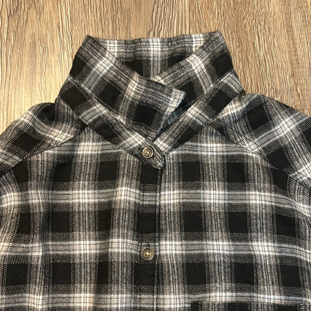 women’s hollister button up flannel - Picture 2 of 5